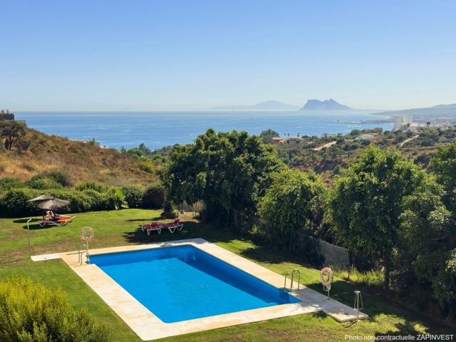 Rez-de-chaussée à Bahia de las Rocas, Manilva - Costa del Sol, Espagne