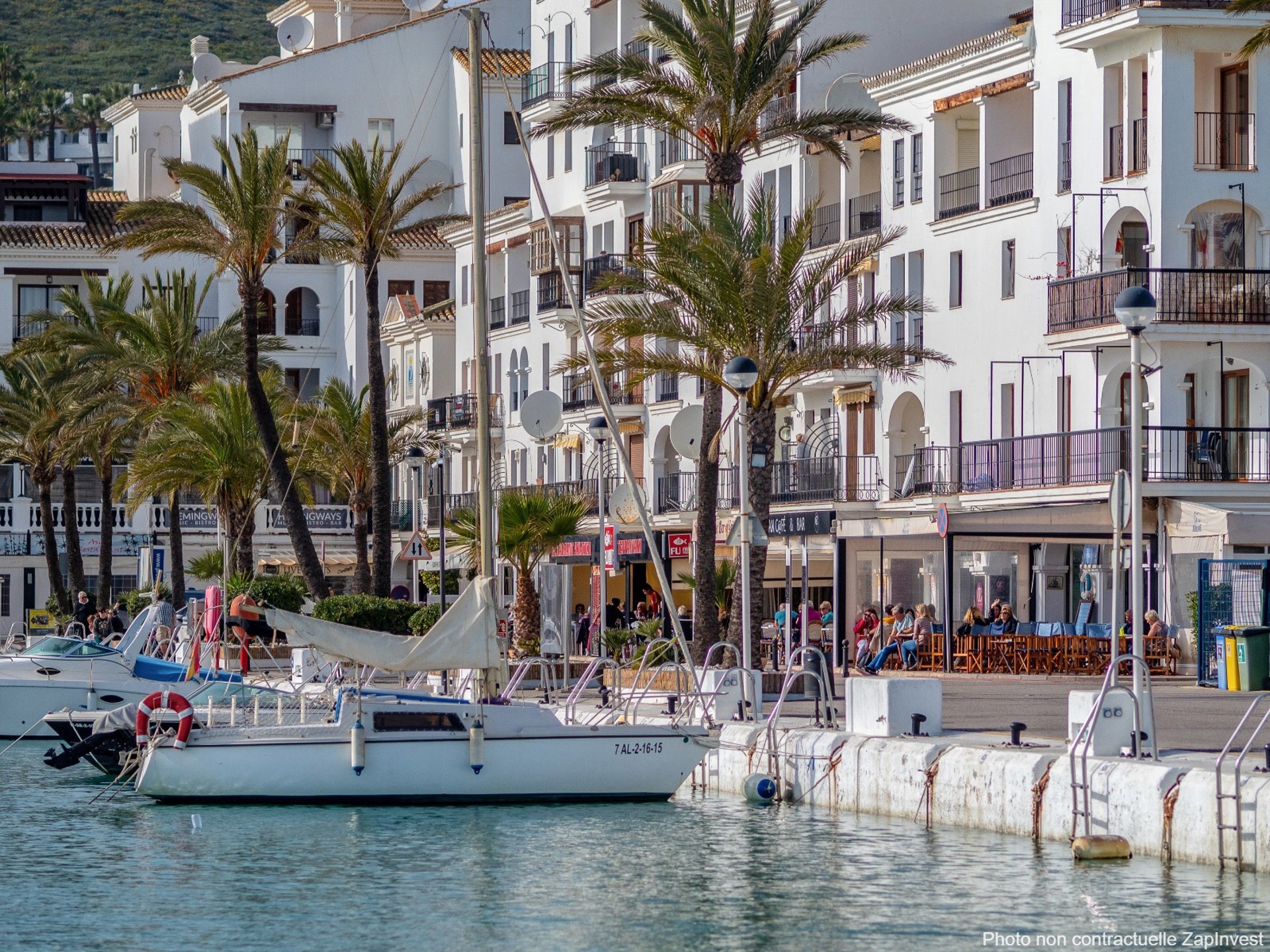 Magnifique appartement au Port de la Duquesa avec des vues splendides sur le port et la mer, Espagne