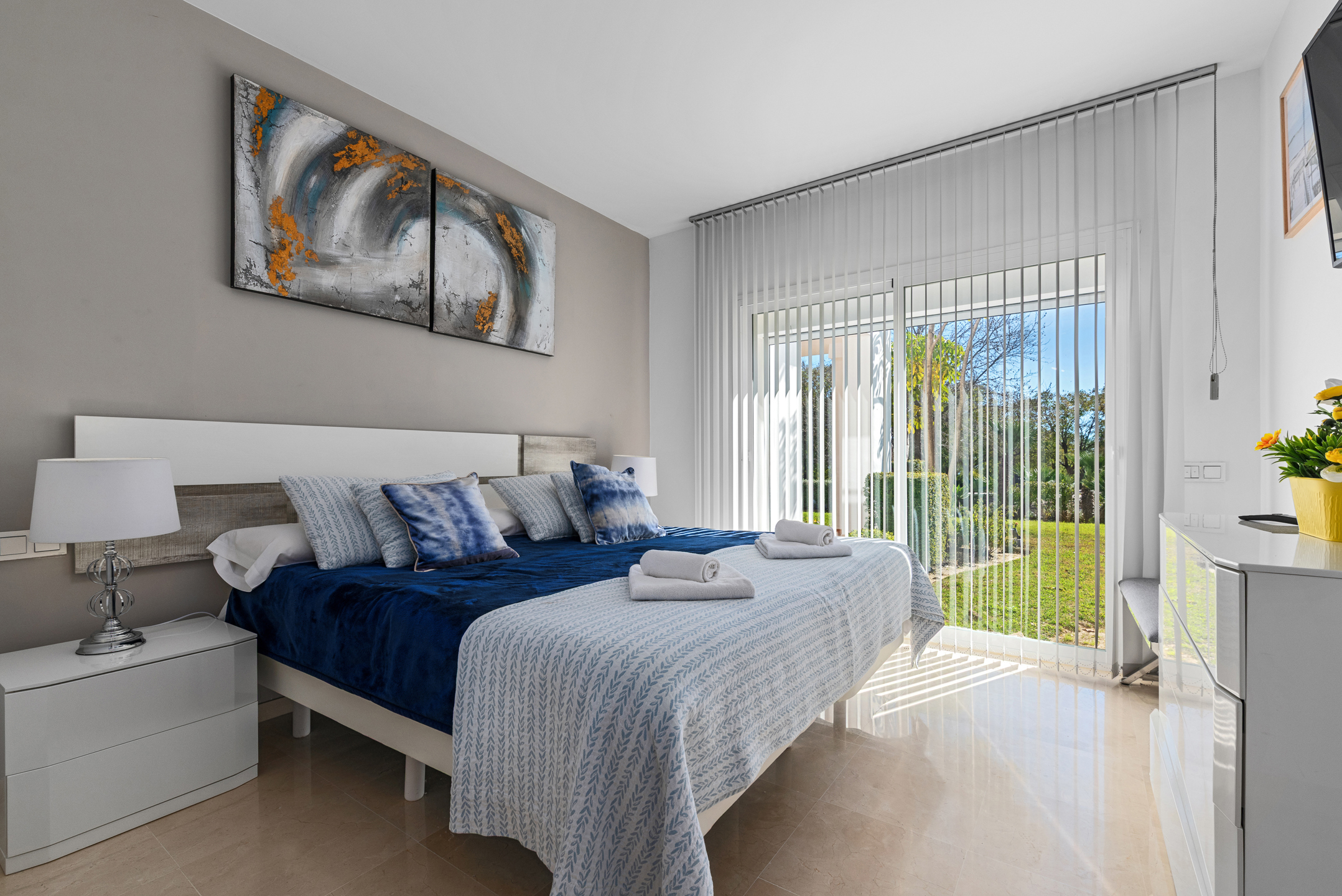 Rez-de-chaussée contemporain avec jardin et vues nature, à deux pas du Crystal Lagoon à Casares Costa, Espagne