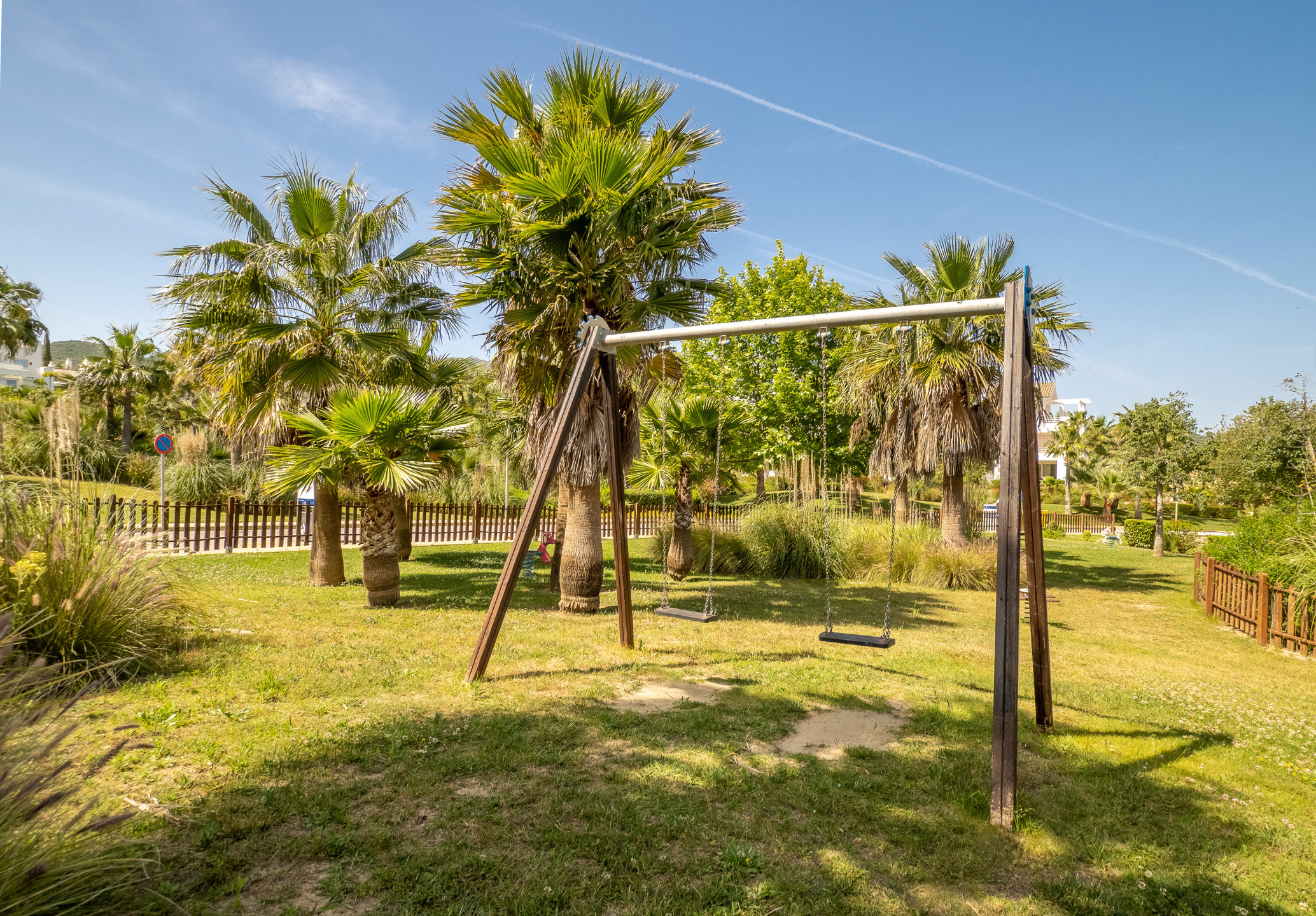 Rez-de-chaussée contemporain avec jardin et vues nature, à deux pas du Crystal Lagoon à Casares Costa, Espagne