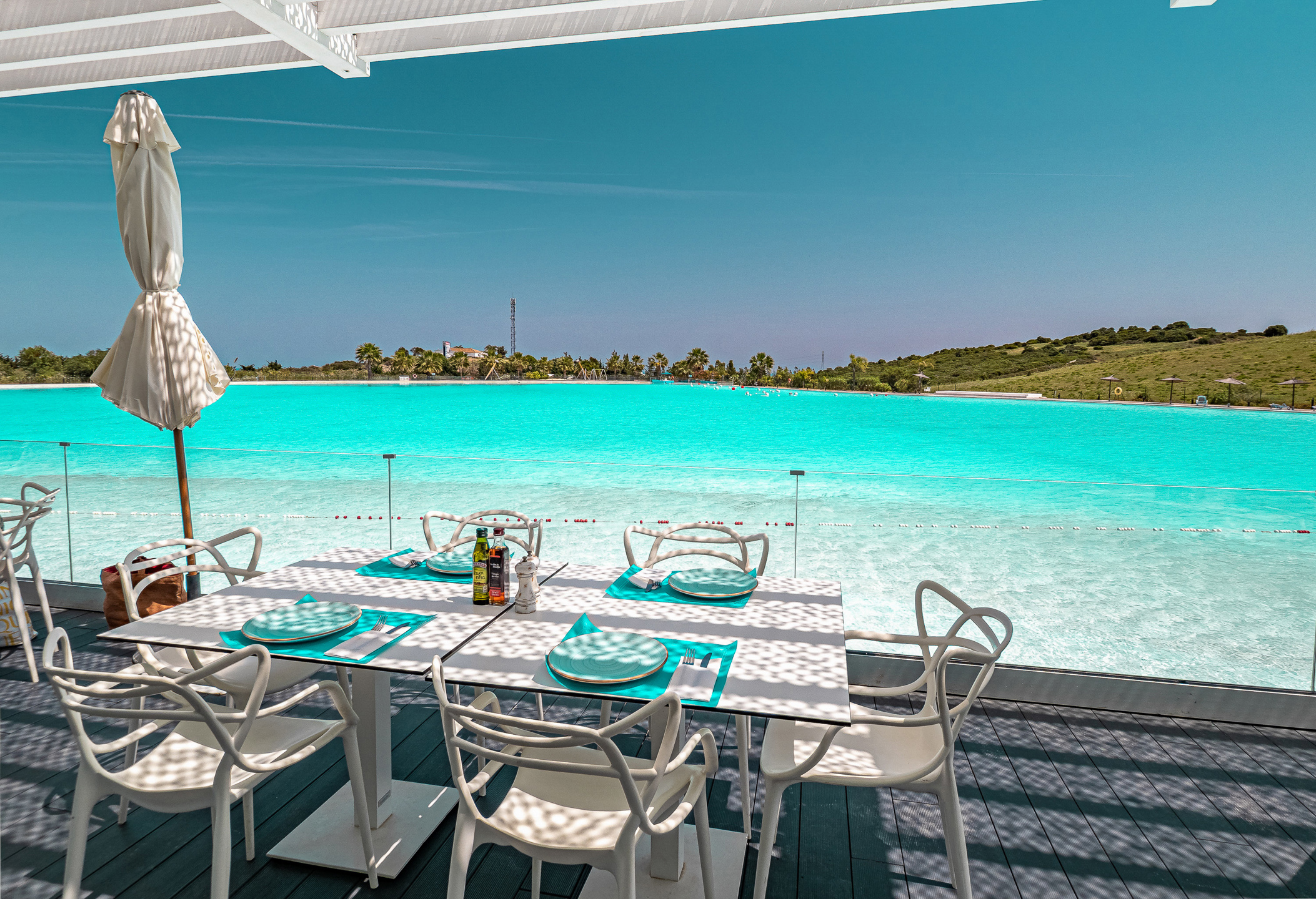 Rez-de-chaussée contemporain avec jardin et vues nature, à deux pas du Crystal Lagoon à Casares Costa, Espagne