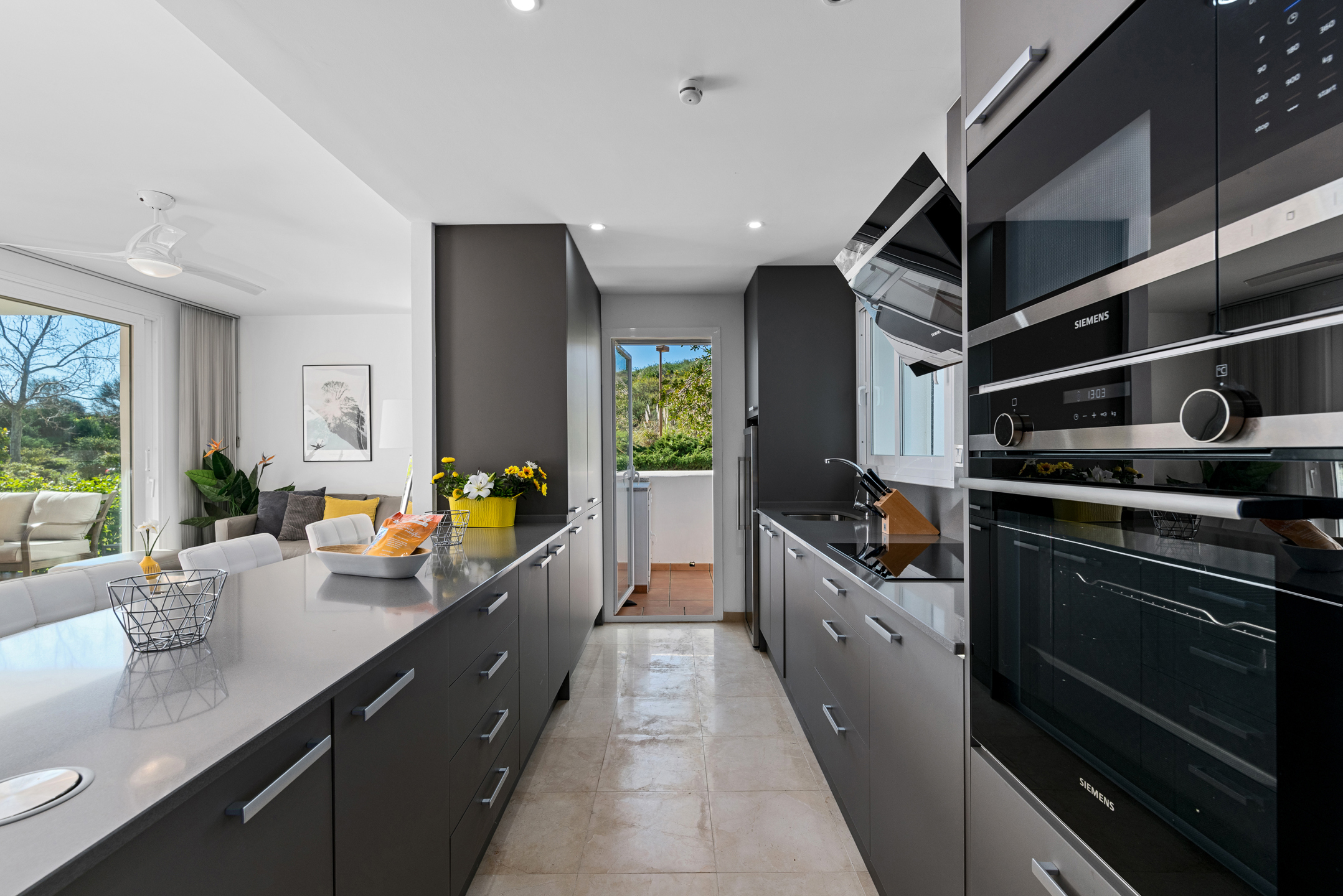 Rez-de-chaussée contemporain avec jardin et vues nature, à deux pas du Crystal Lagoon à Casares Costa, Espagne